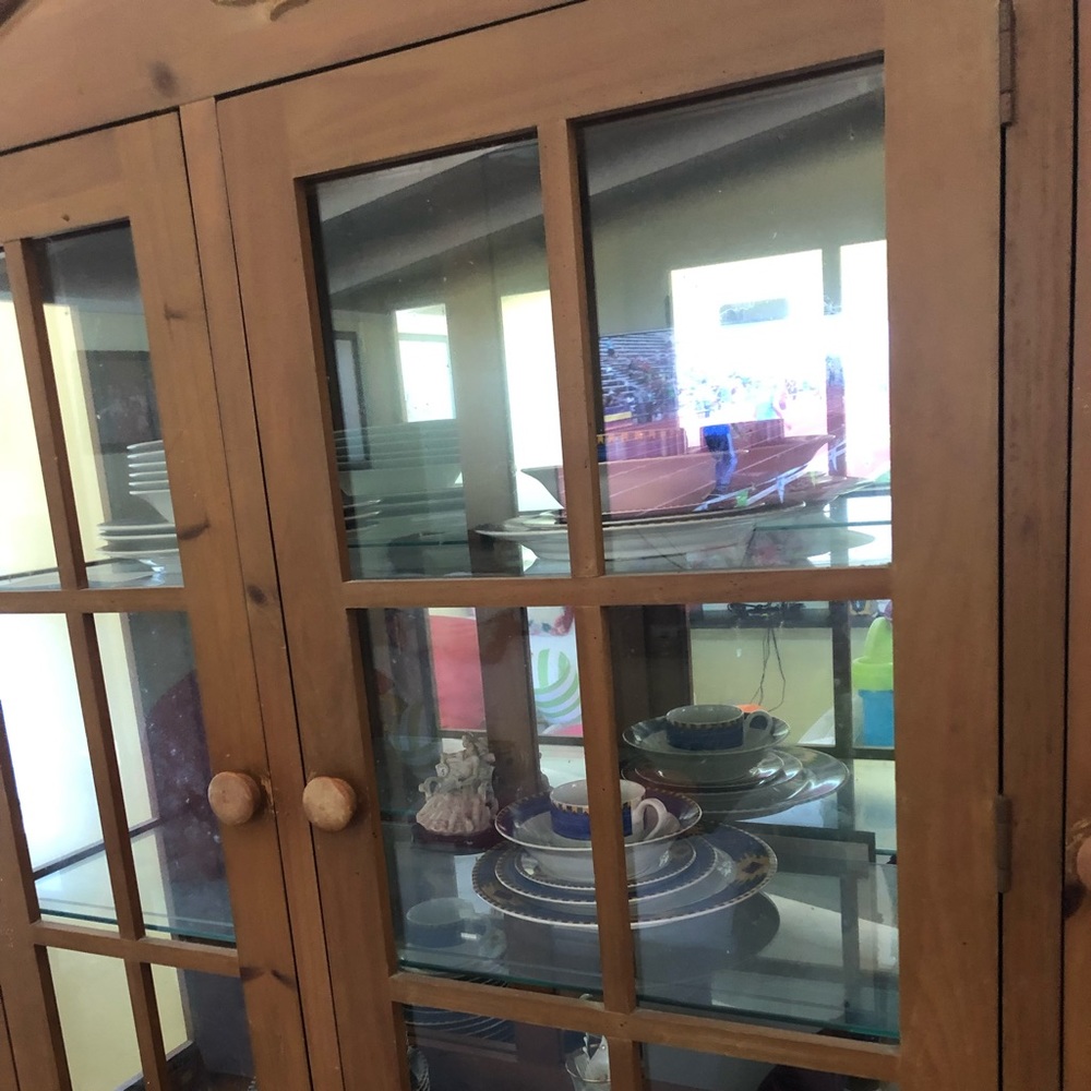 Pine Broyhill Fontana China Cabinet - Picture 3 of 4